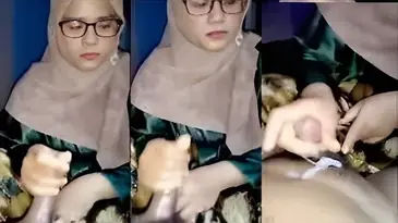 Bokep Jilbab Bu Guru Colicin Murid Sampai Crot Hot poster