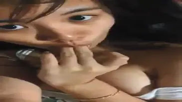 Wajah Cantik Tapi Memek Item Legam Kontras Membuat Komunitas Tidak Lumer poster